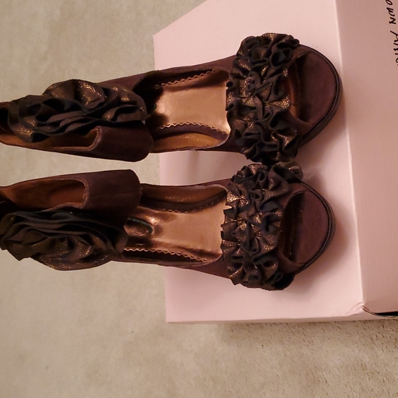 Two Pairs of Gray Color & Dark Brown Suede Poetic License Heels - Picture 6 of 12
